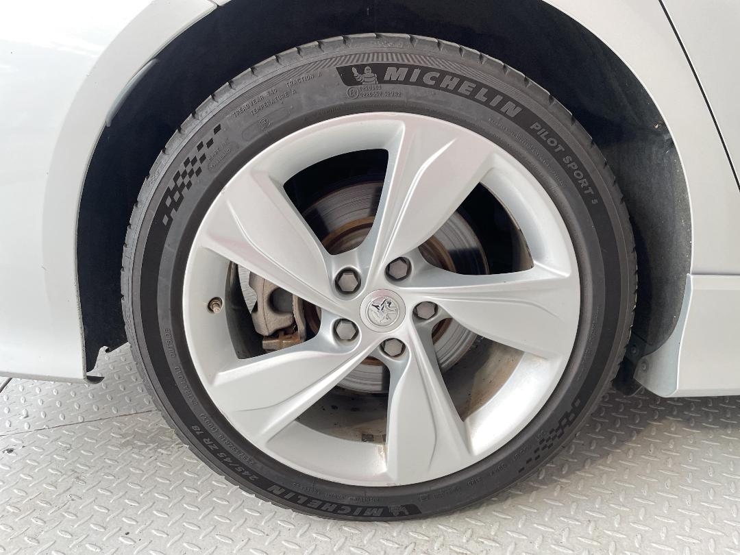 Photo '12' of Holden Commodore Photo '12' of Holden Commodore