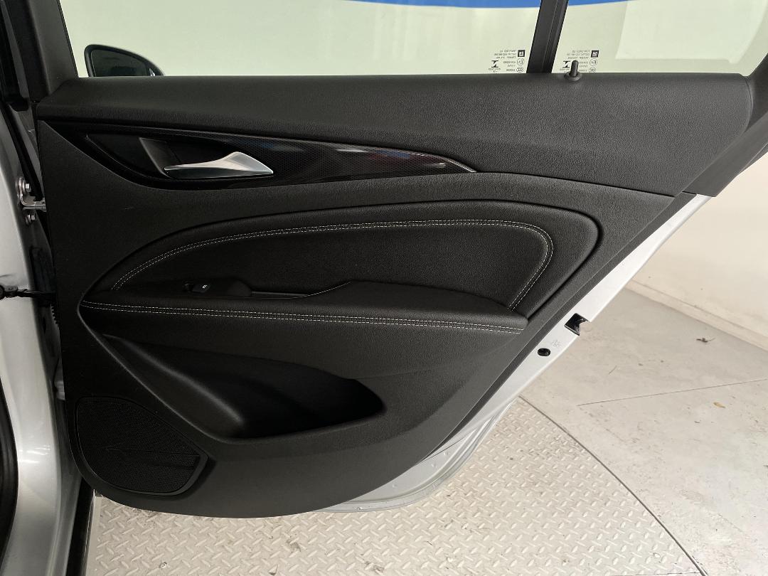 Photo '19' of Holden Commodore Photo '19' of Holden Commodore