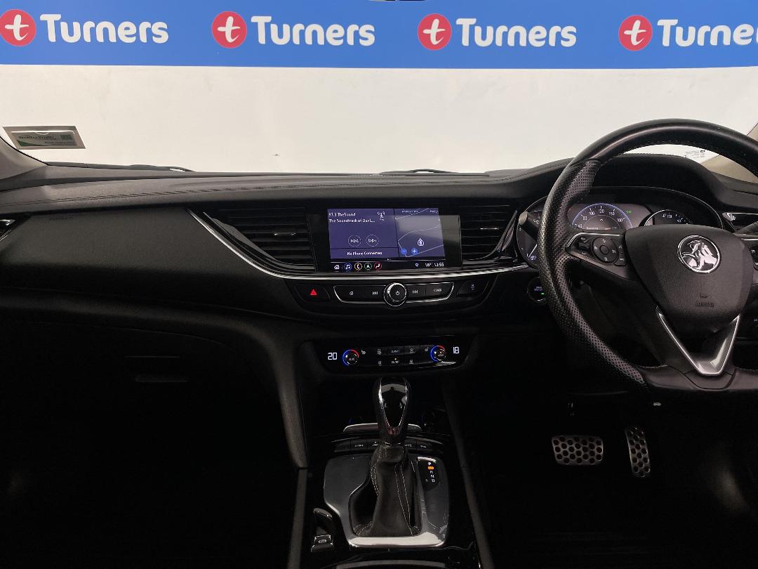 Photo '18' of Holden Commodore Photo '18' of Holden Commodore