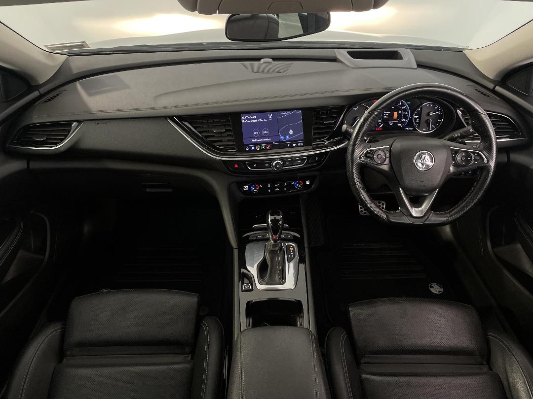 Photo '17' of Holden Commodore Photo '17' of Holden Commodore