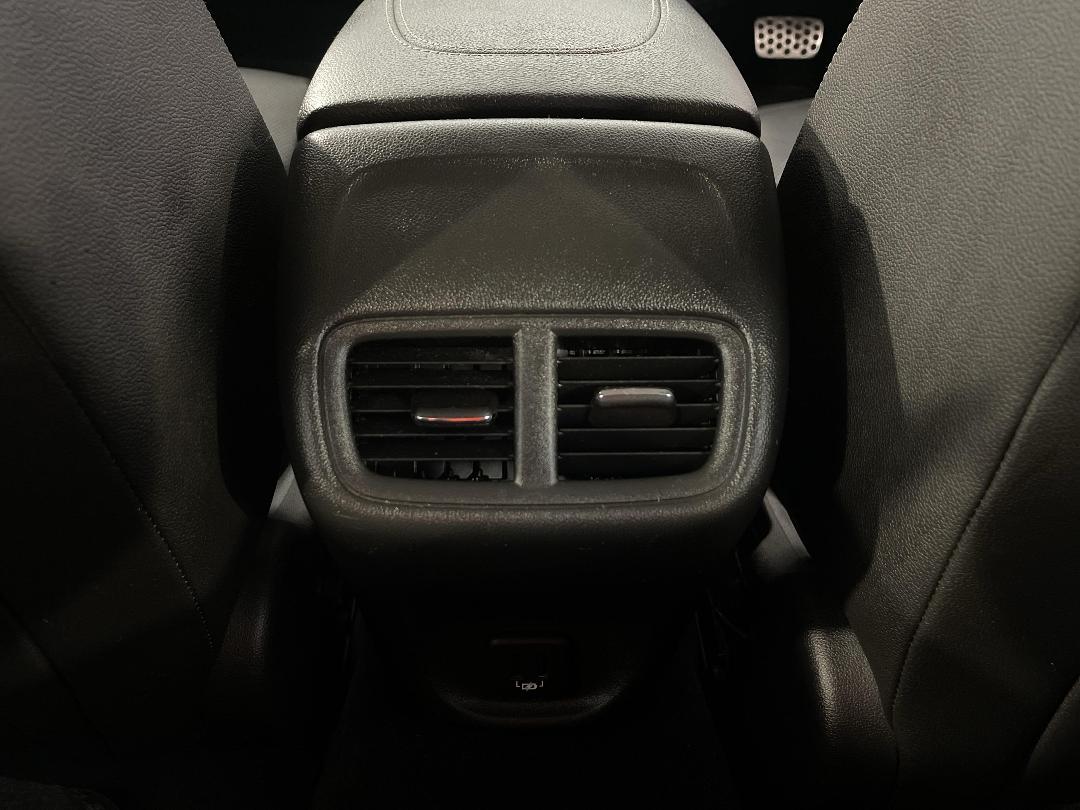 Photo '23' of Holden Commodore Photo '23' of Holden Commodore