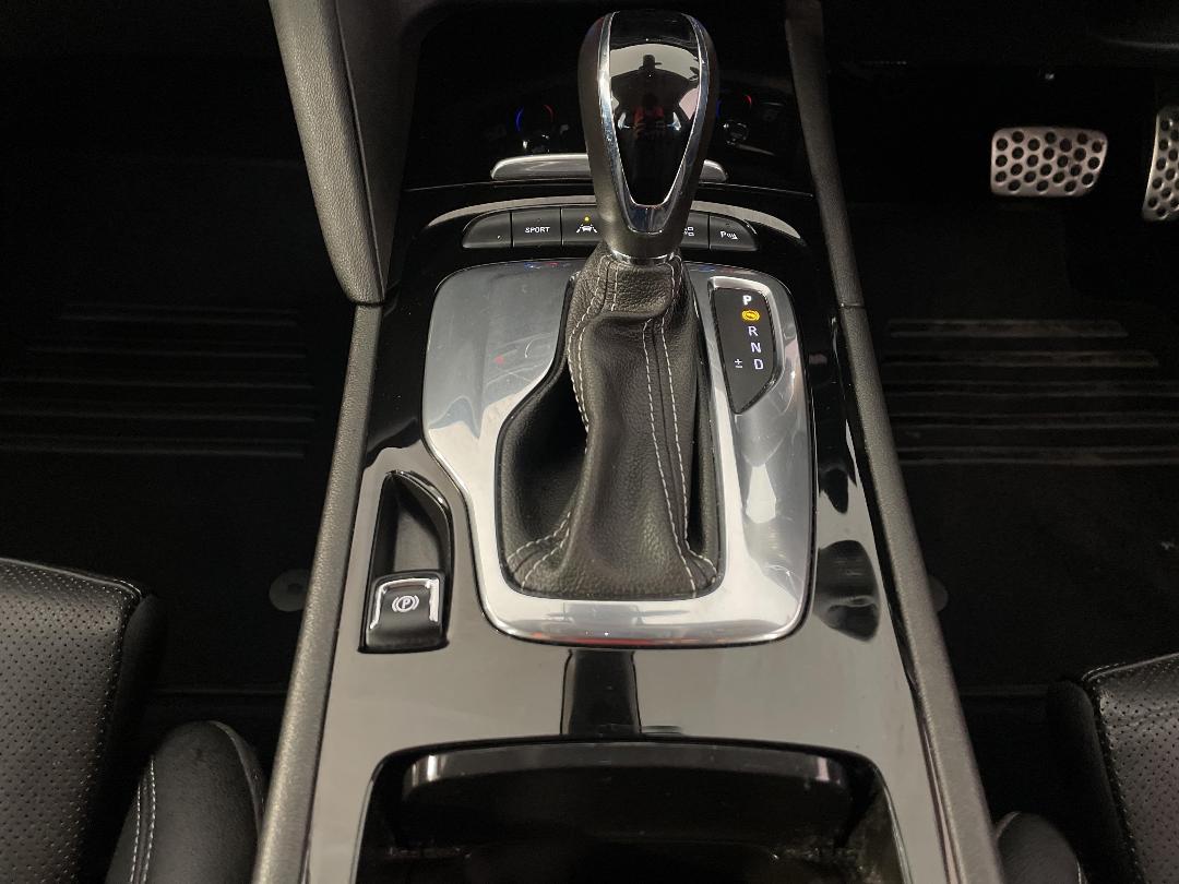 Photo '25' of Holden Commodore Photo '25' of Holden Commodore