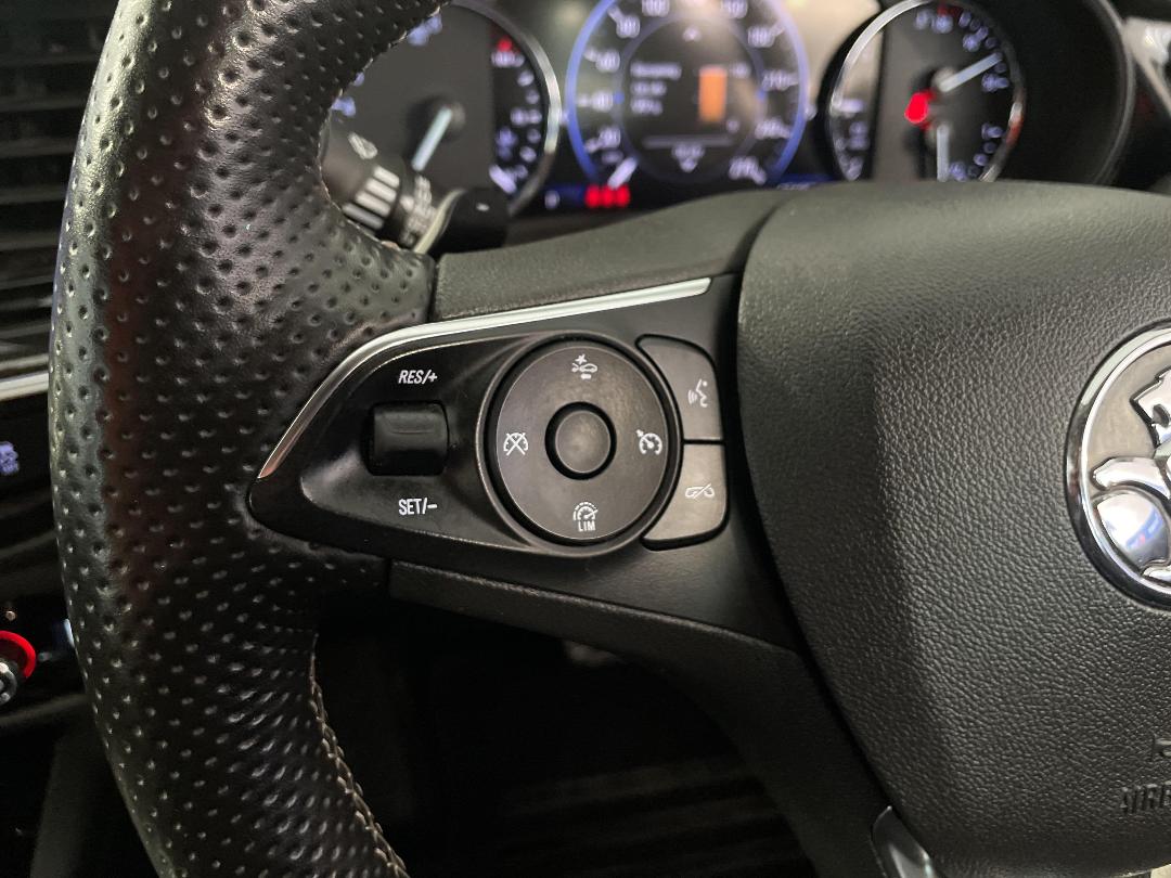 Photo '26' of Holden Commodore Photo '26' of Holden Commodore