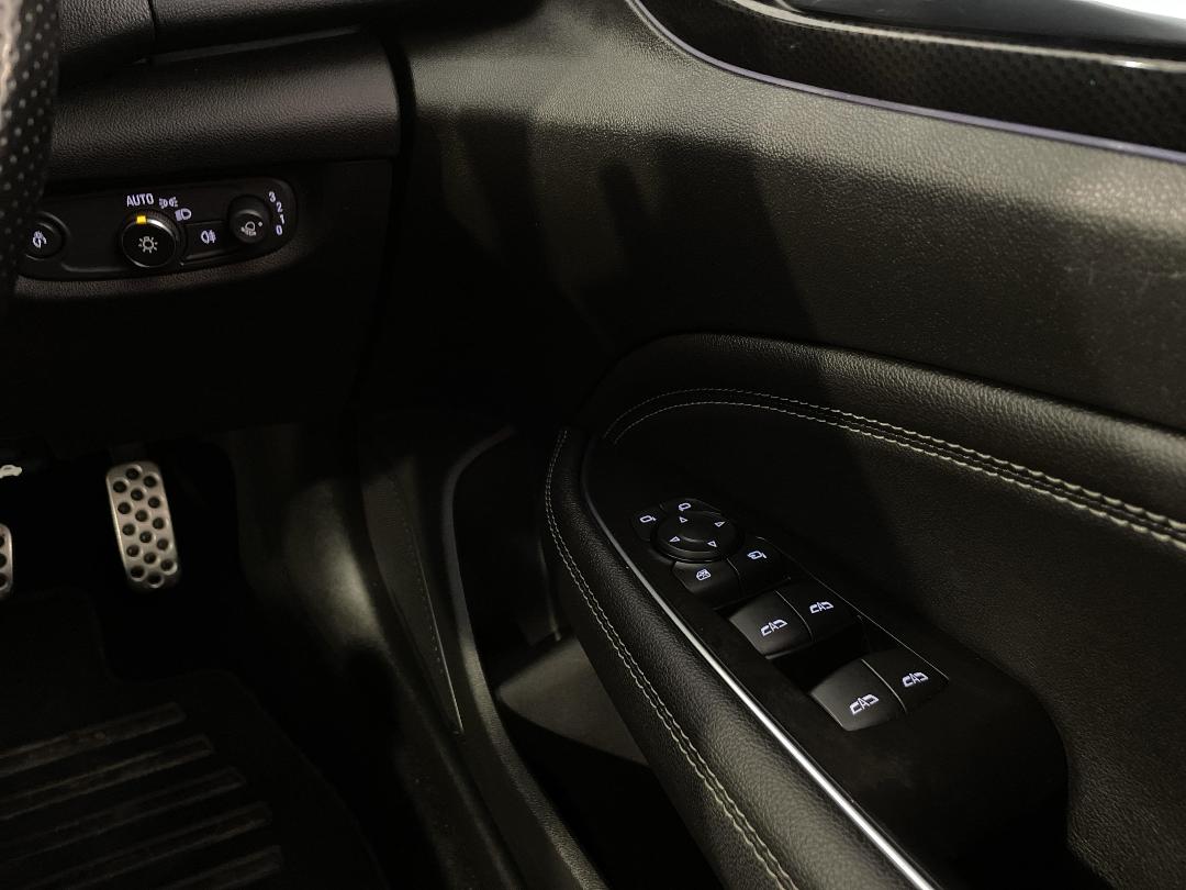 Photo '28' of Holden Commodore Photo '28' of Holden Commodore