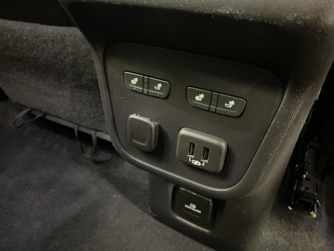 Photo '35' of Holden Equinox