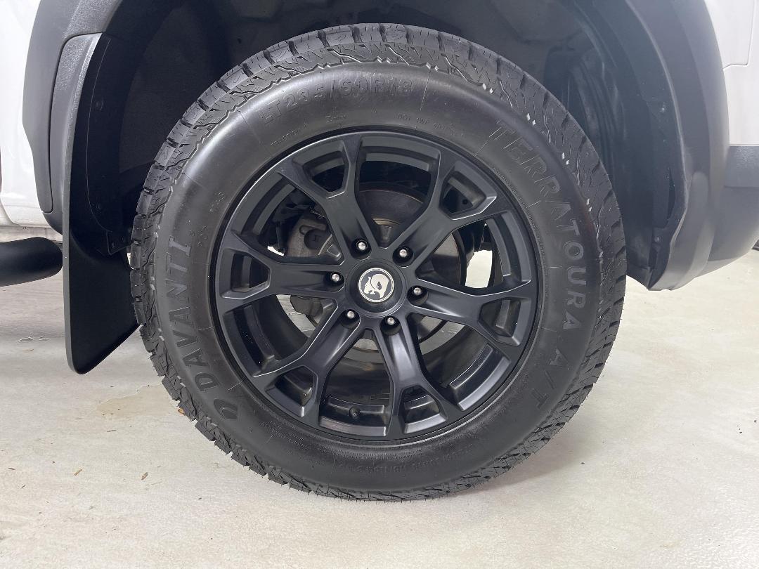 Photo '9' of Holden HSV