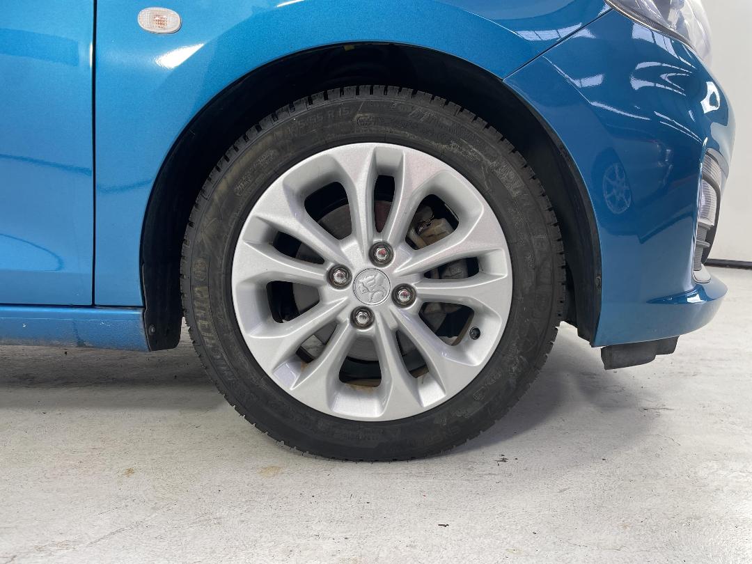 Photo '9' of Holden Spark