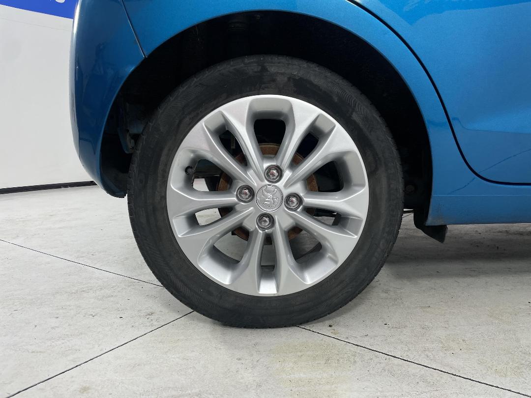 Photo '12' of Holden Spark