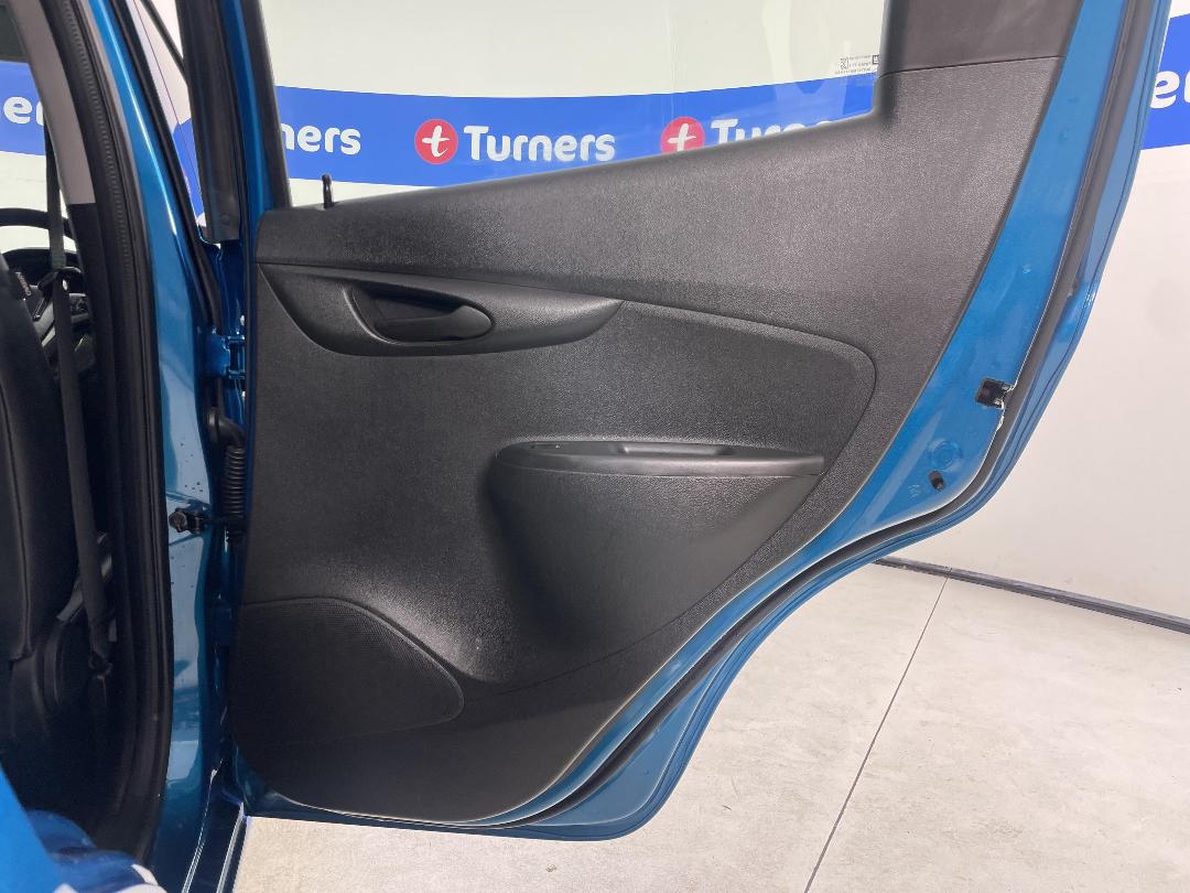 Photo '19' of Holden Spark