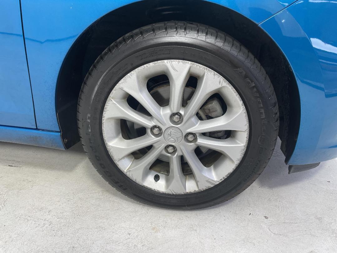 Photo '9' of Holden Spark