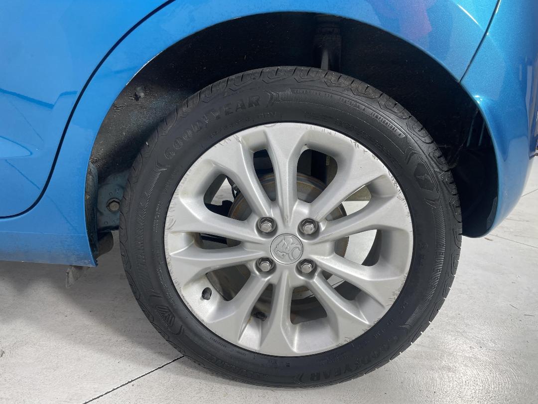 Photo '11' of Holden Spark