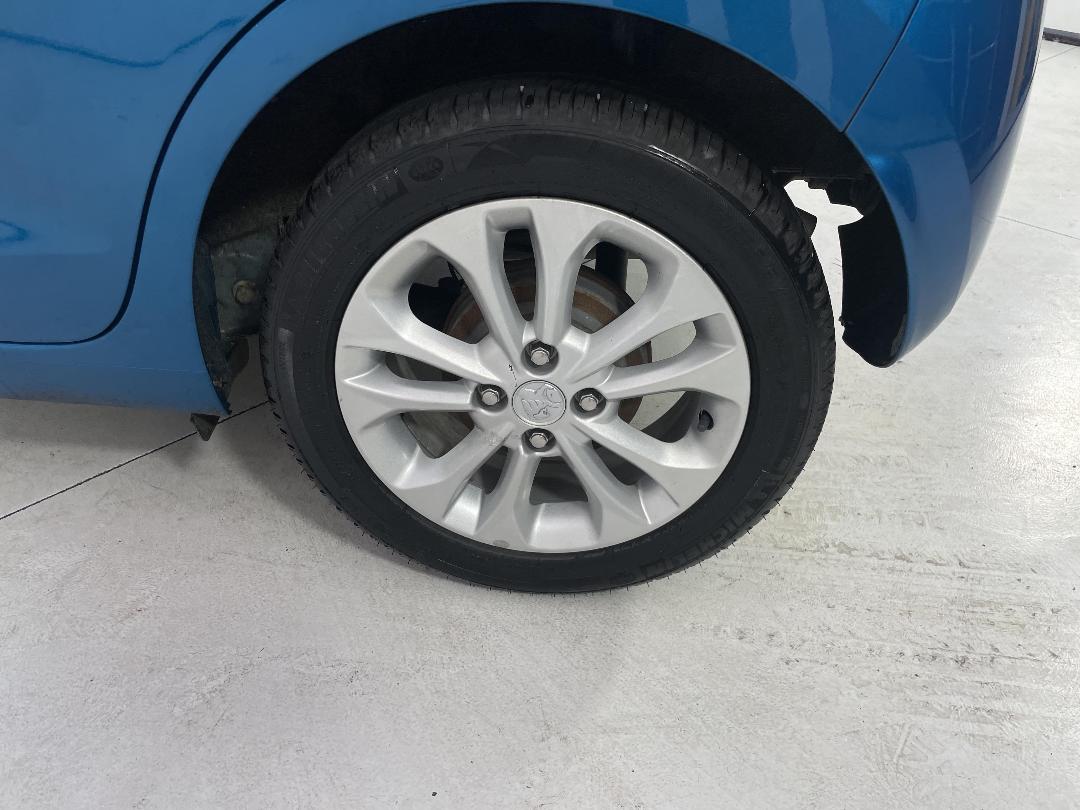 Photo '11' of Holden Spark