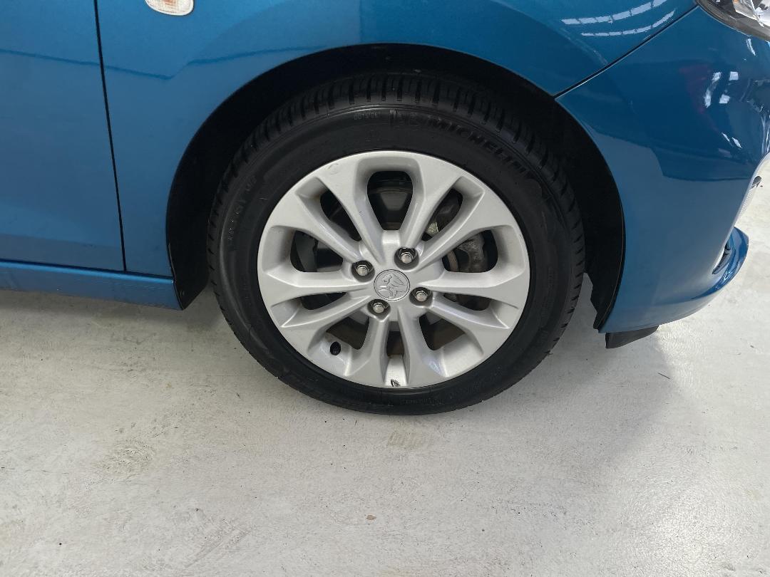 Photo '9' of Holden Spark