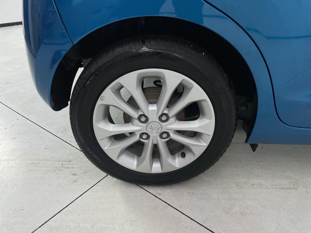 Photo '12' of Holden Spark