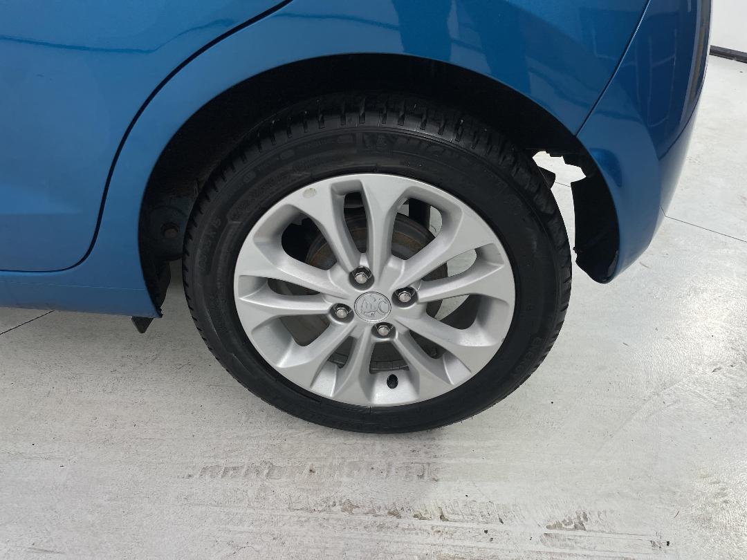 Photo '11' of Holden Spark