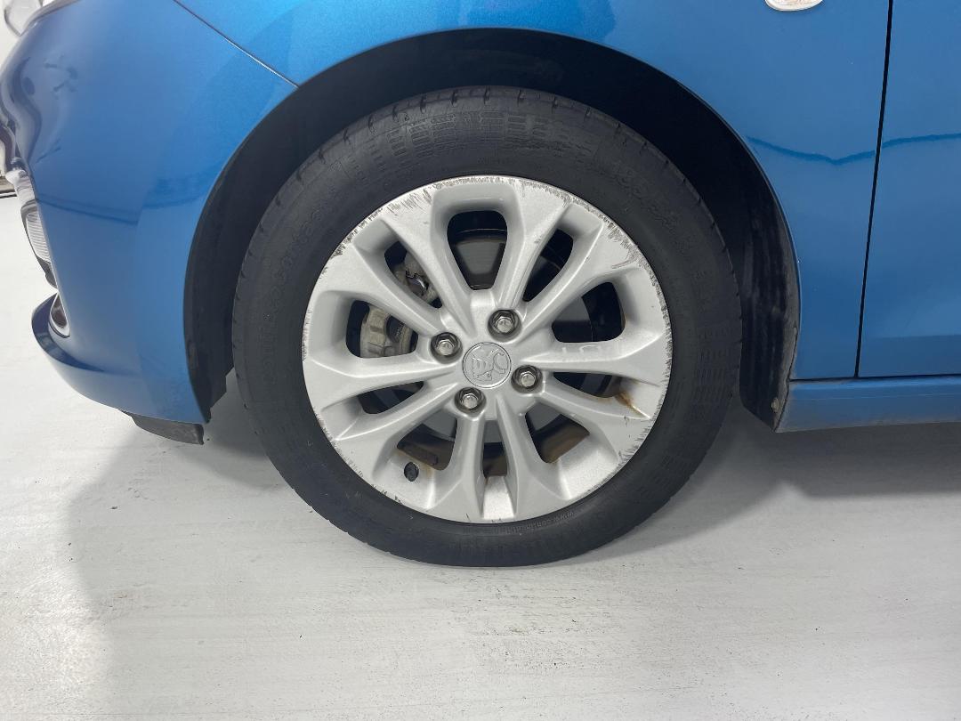 Photo '10' of Holden Spark