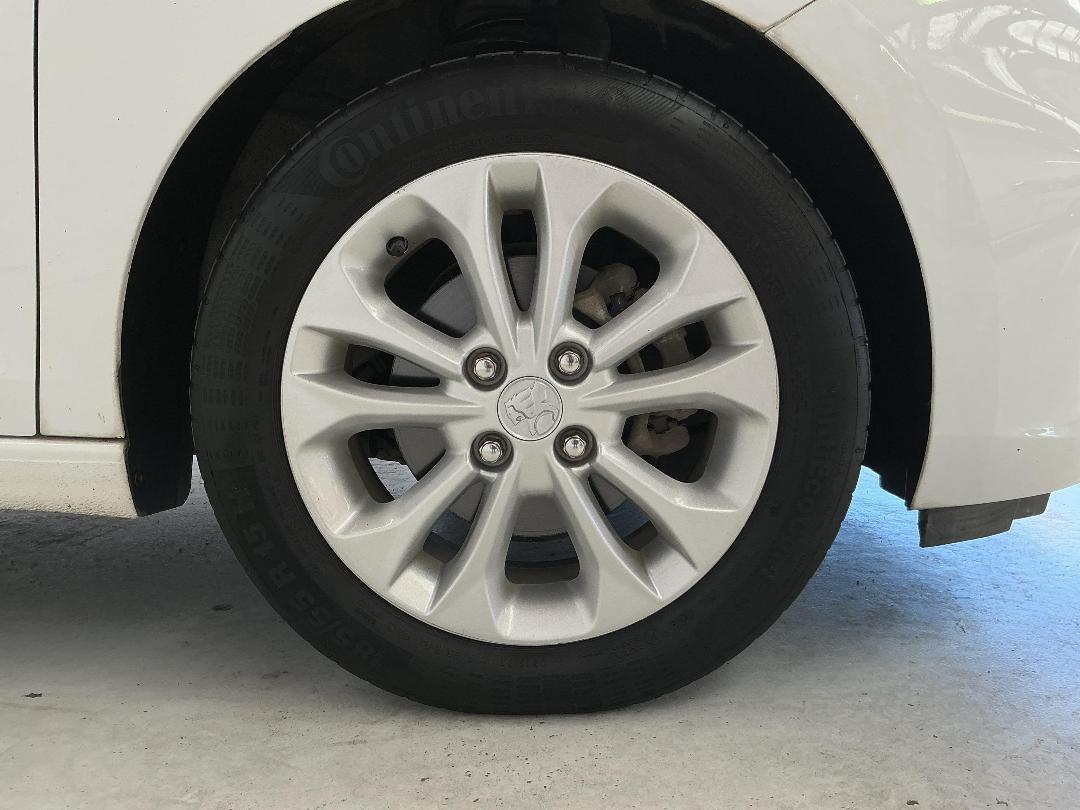 Photo '9' of Holden Spark