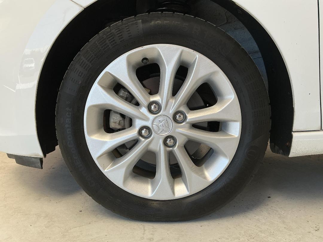 Photo '10' of Holden Spark