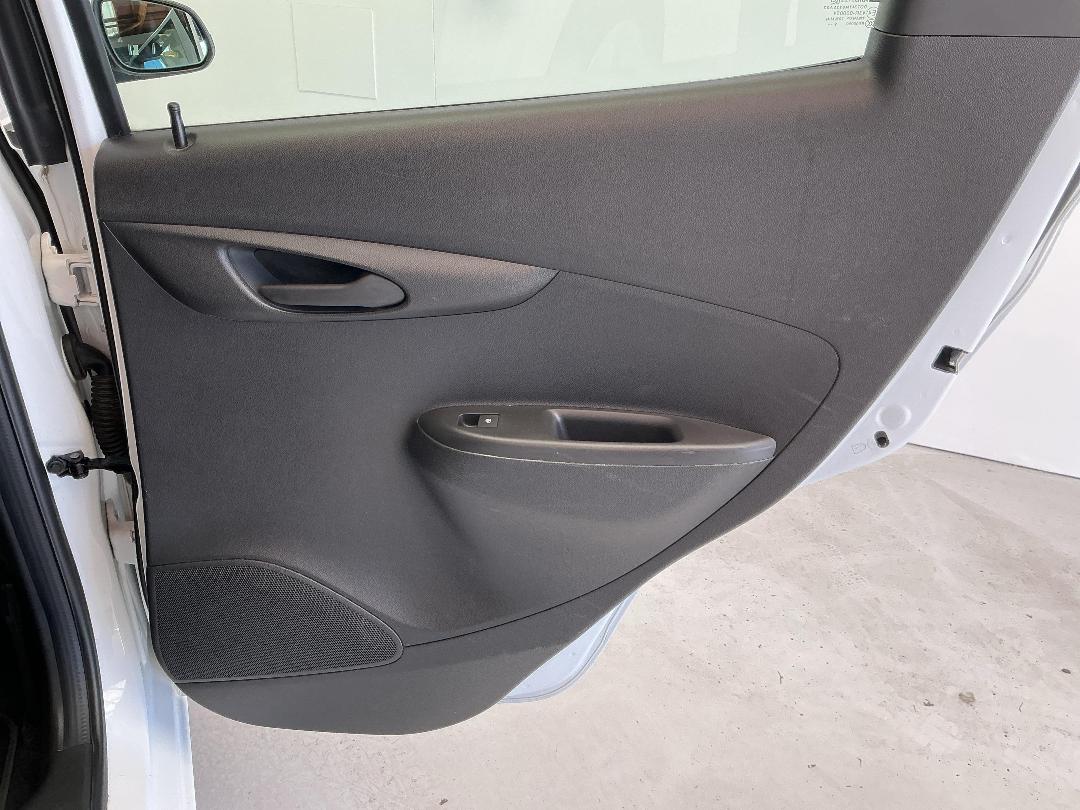 Photo '19' of Holden Spark