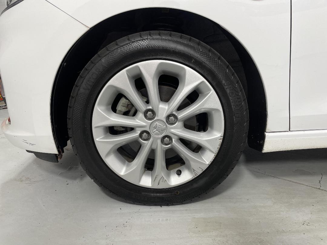 Photo '10' of Holden Spark