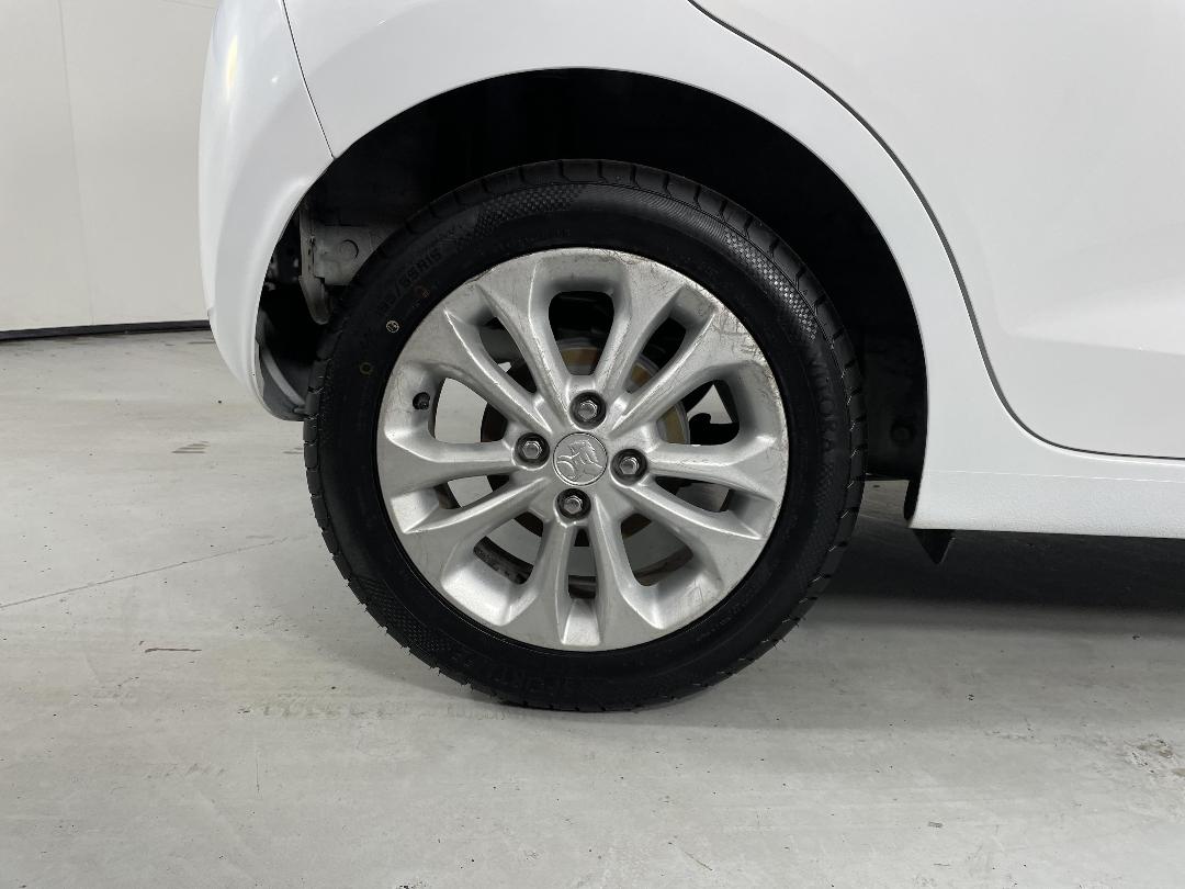 Photo '12' of Holden Spark