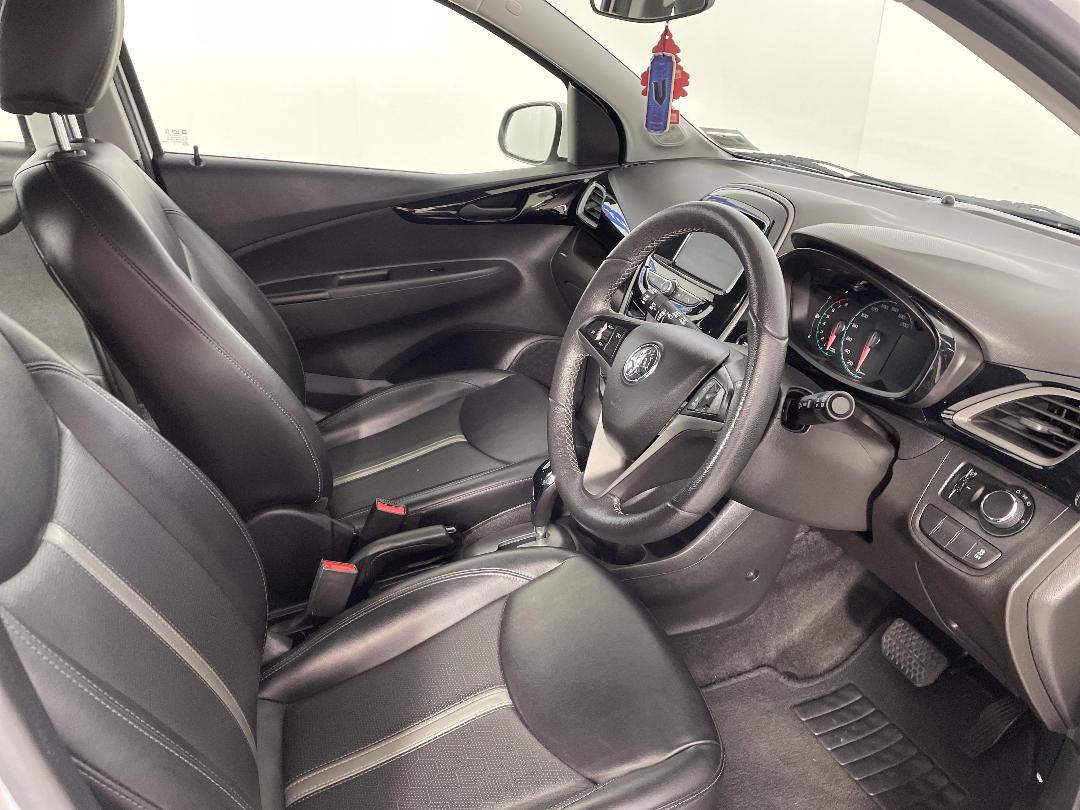 Photo '16' of Holden Spark