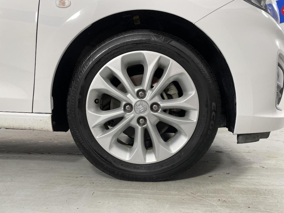 Photo '9' of Holden Spark