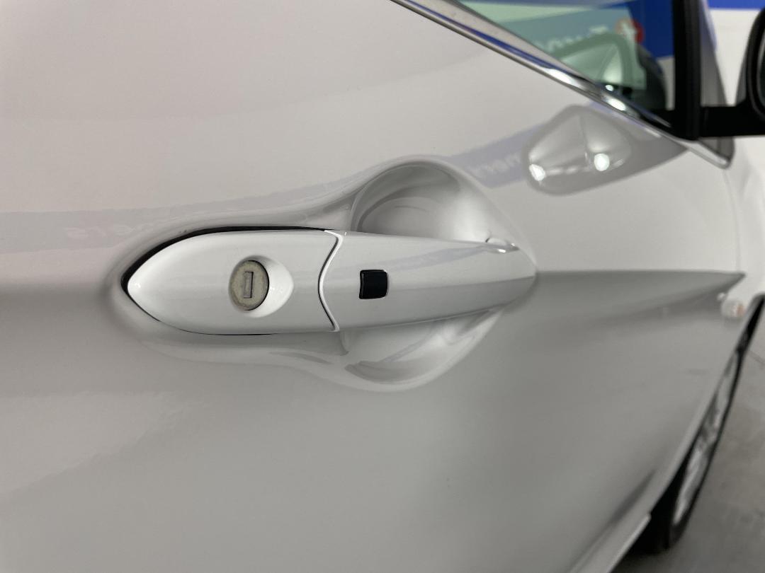 Photo '25' of Holden Spark