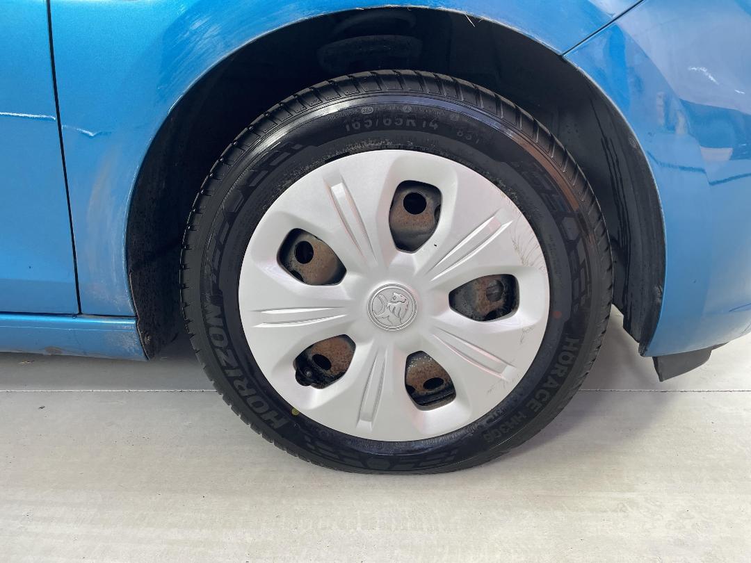 Photo '9' of Holden Spark