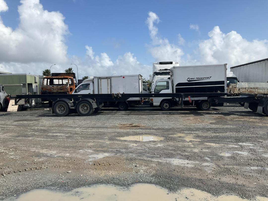 Photo '3' of Homebuilt IDEAL SERVICES Skeletal Semi