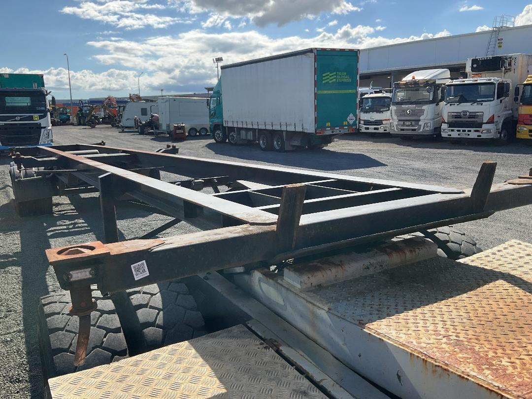 Photo '3' of Homebuilt IDEAL SERVICES Skeletal Semi