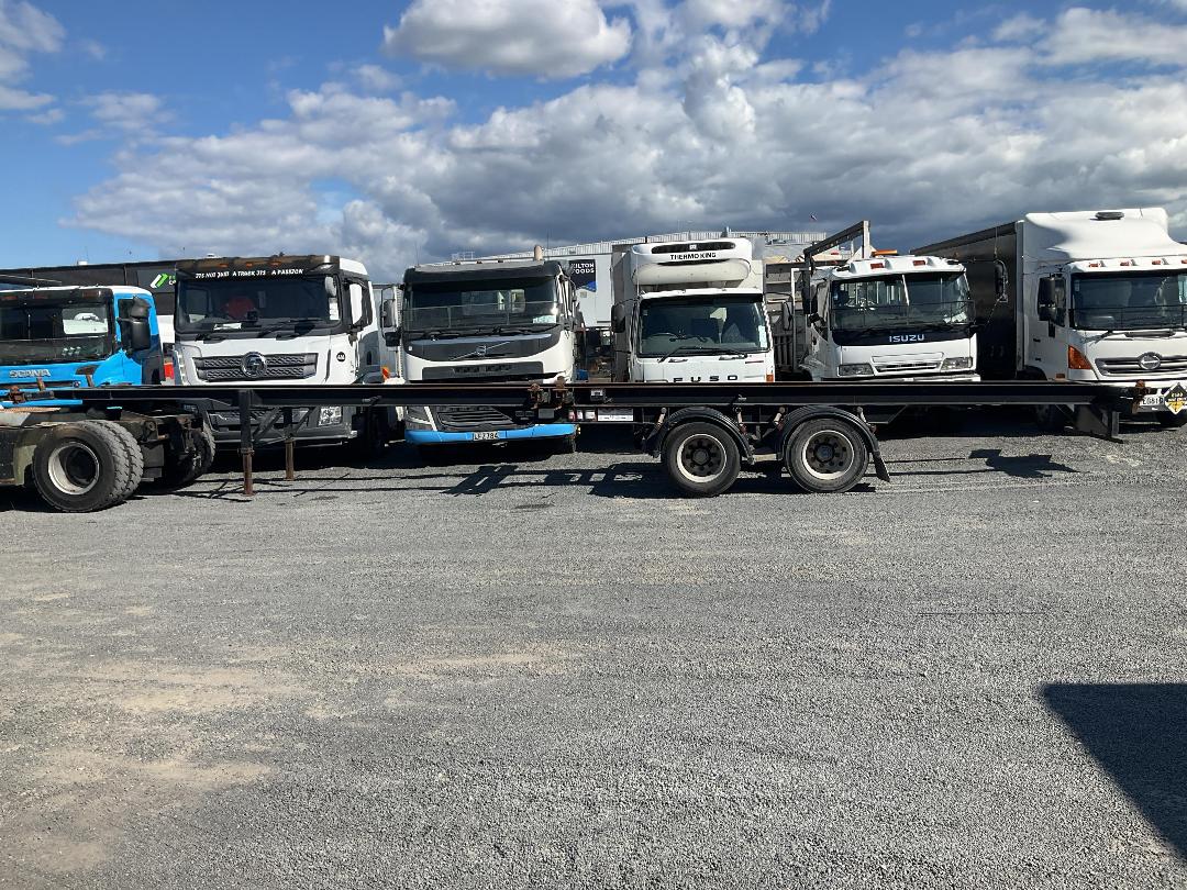 Photo '7' of Homebuilt IDEAL SERVICES Skeletal Semi