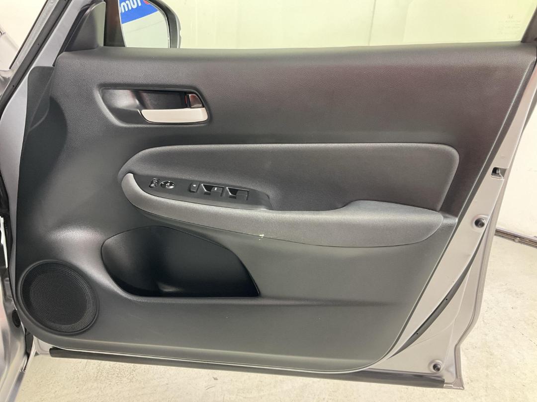 Photo '15' of Honda FIT