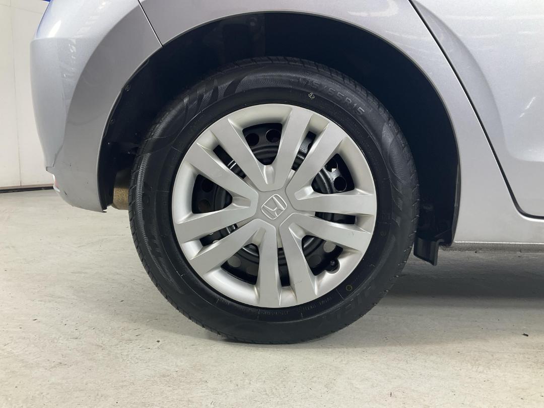 Photo '12' of Honda FIT