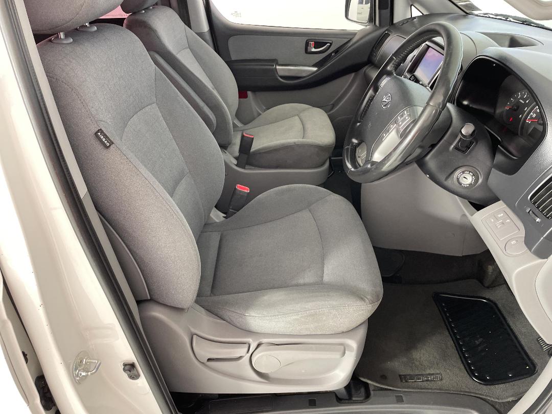 Photo '16' of Hyundai Imax