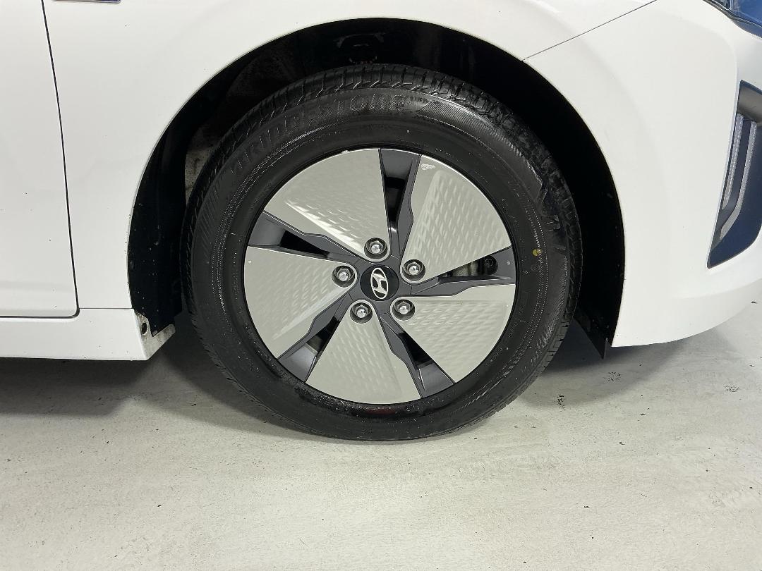 Photo '9' of Hyundai Ioniq Photo '9' of Hyundai Ioniq