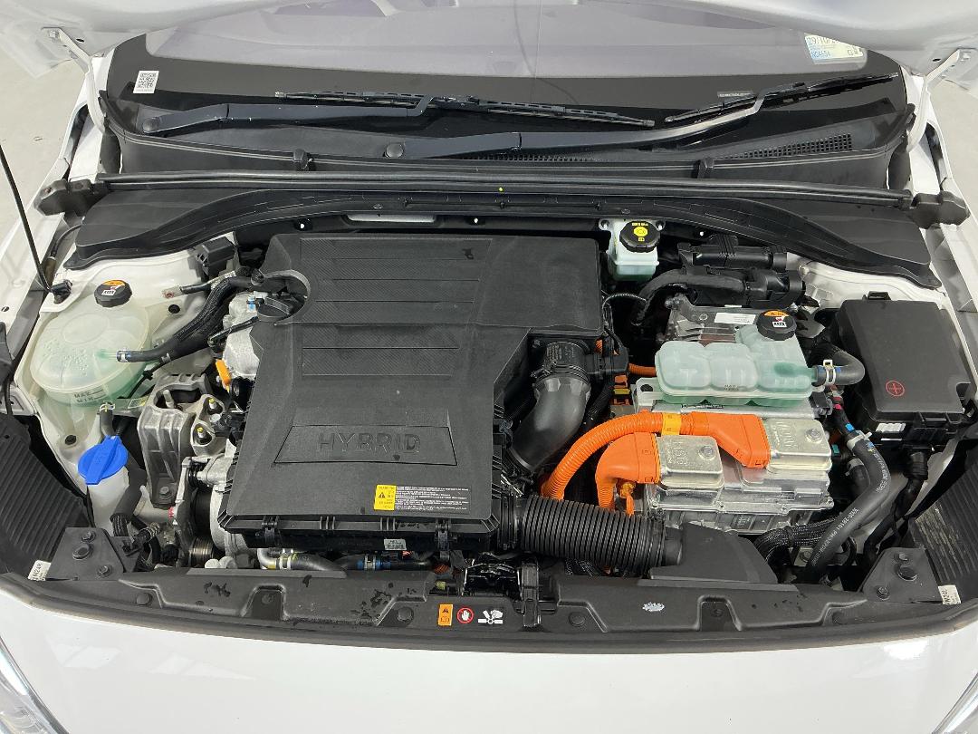 Photo '13' of Hyundai Ioniq Photo '13' of Hyundai Ioniq