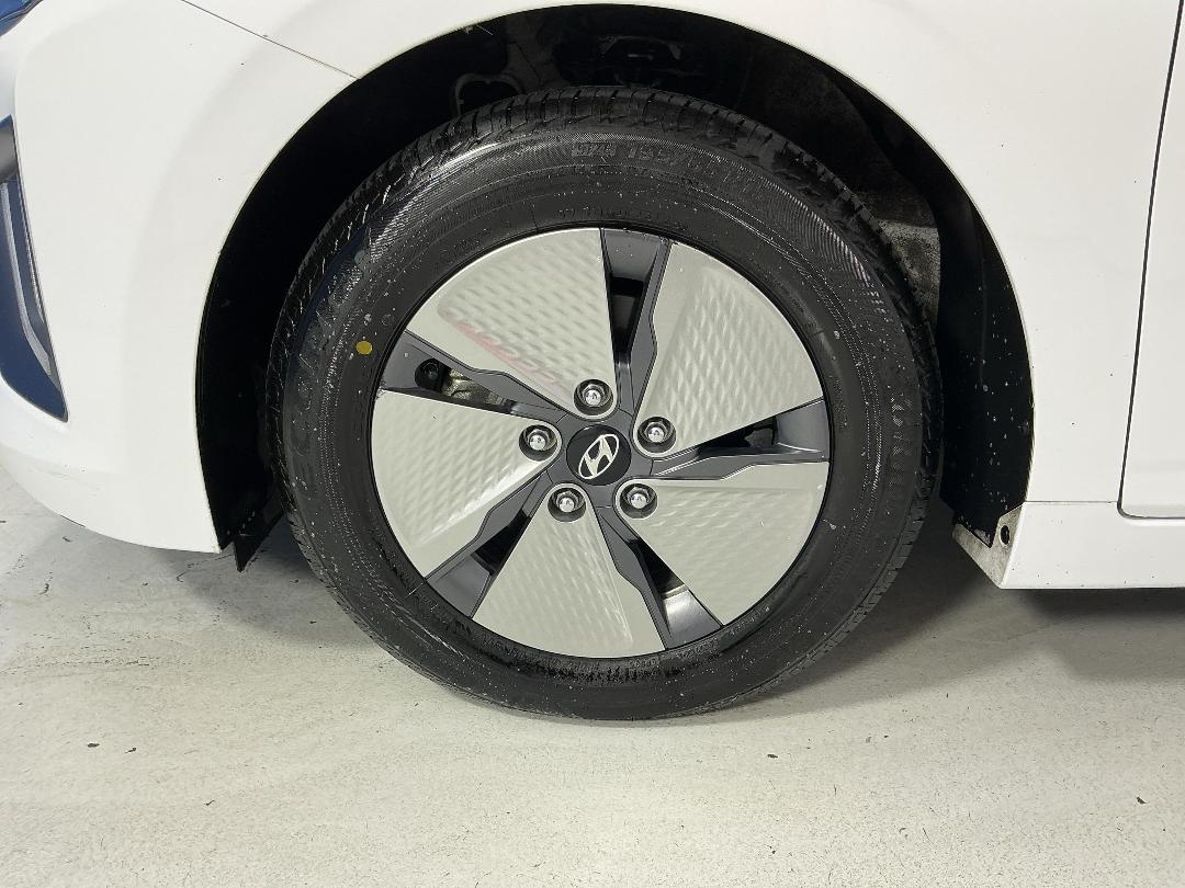 Photo '10' of Hyundai Ioniq Photo '10' of Hyundai Ioniq