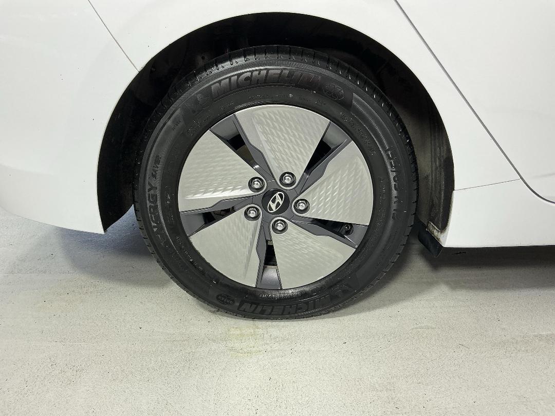 Photo '12' of Hyundai Ioniq Photo '12' of Hyundai Ioniq