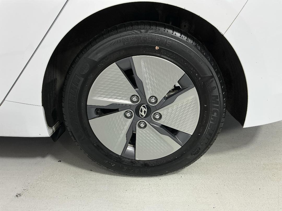 Photo '11' of Hyundai Ioniq Photo '11' of Hyundai Ioniq