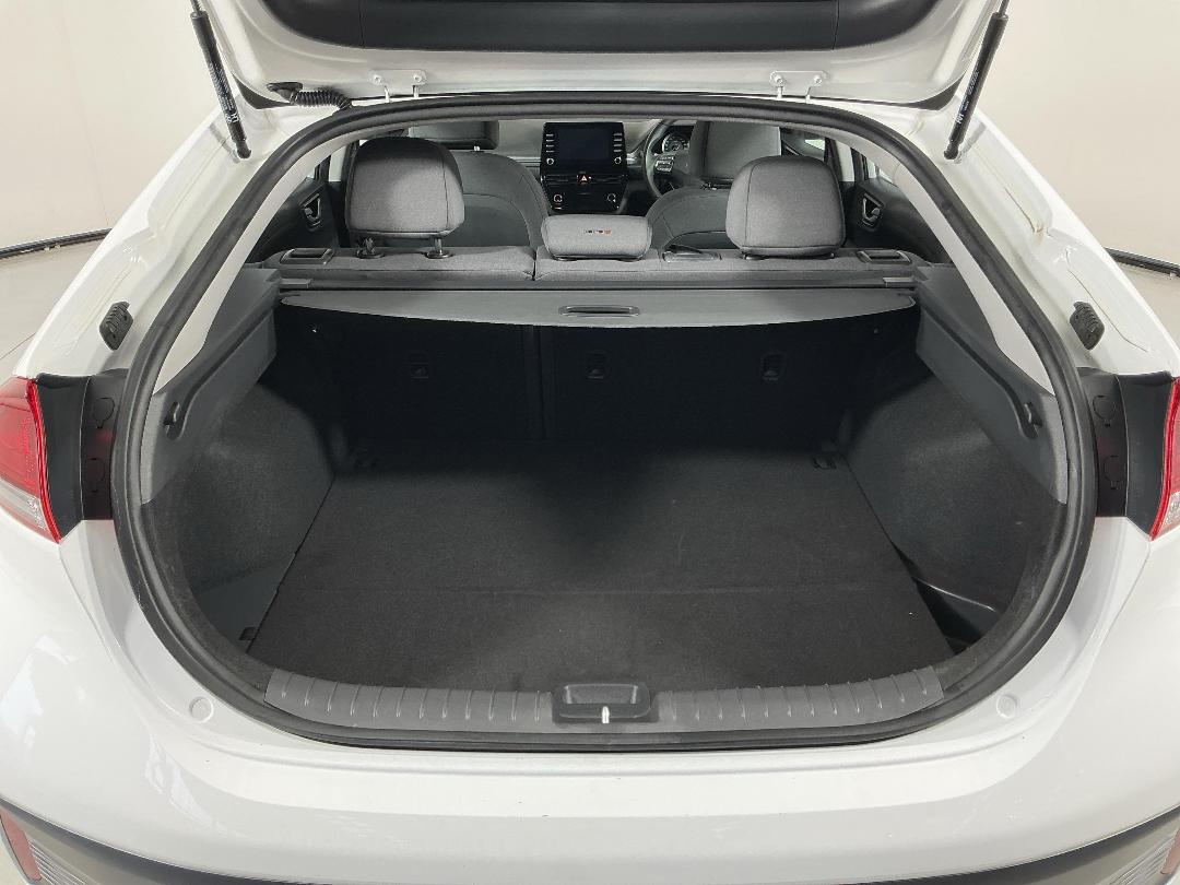 Photo '14' of Hyundai Ioniq Photo '14' of Hyundai Ioniq