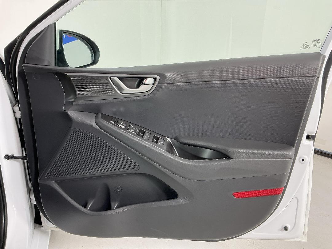 Photo '15' of Hyundai Ioniq Photo '15' of Hyundai Ioniq