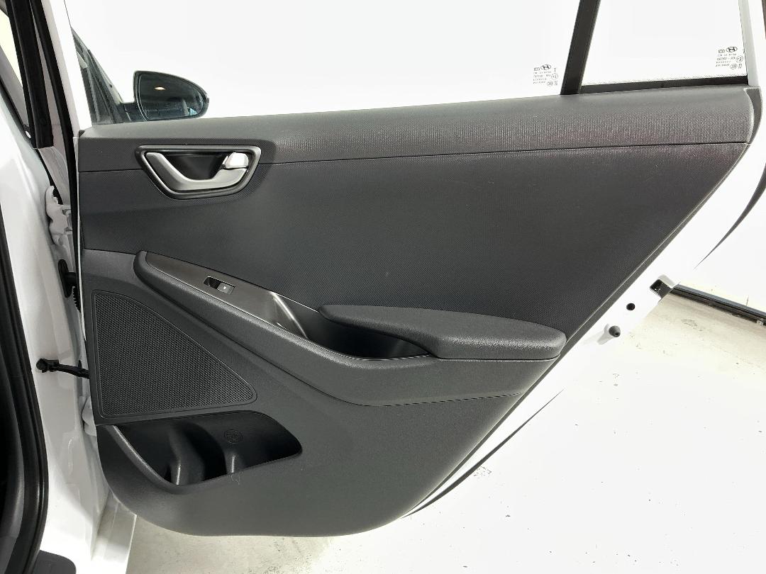 Photo '19' of Hyundai Ioniq Photo '19' of Hyundai Ioniq