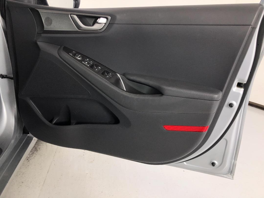 Photo '15' of Hyundai Ioniq