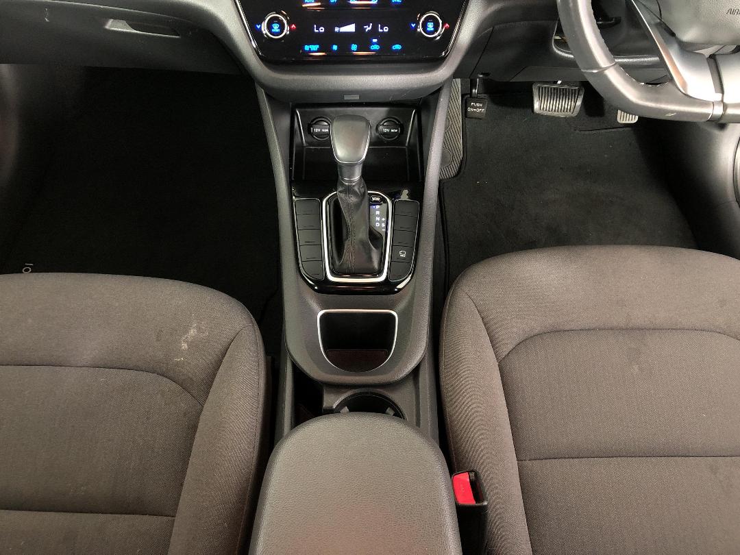 Photo '18' of Hyundai Ioniq