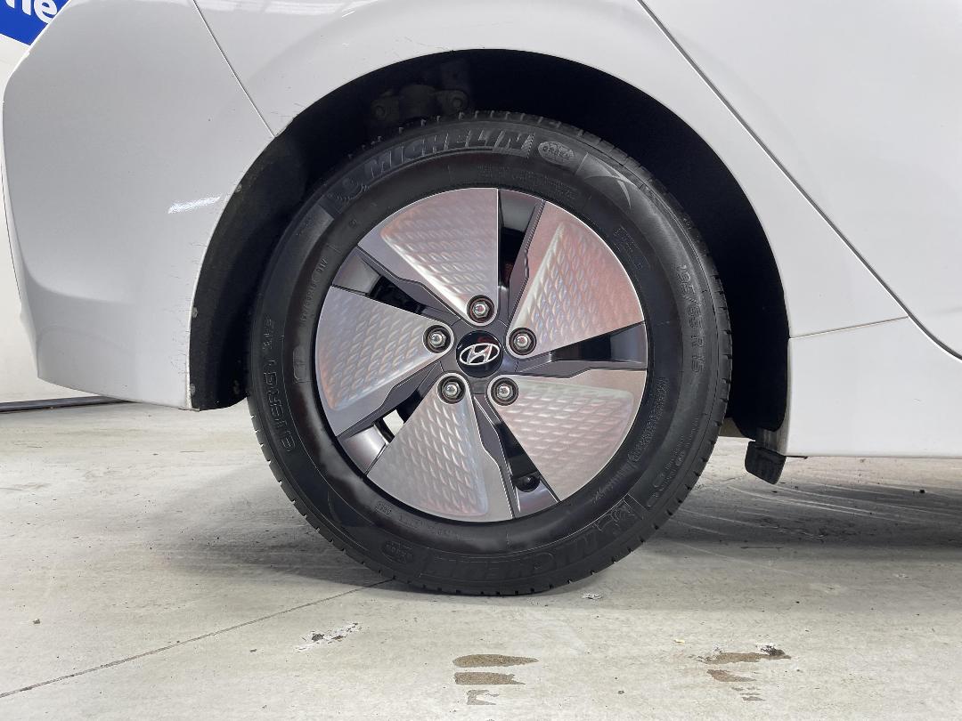 Photo '12' of Hyundai Ioniq