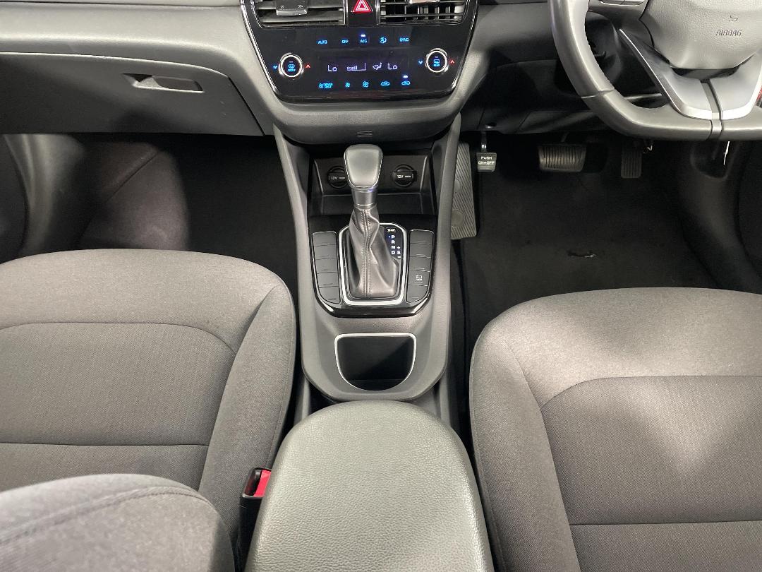 Photo '18' of Hyundai Ioniq