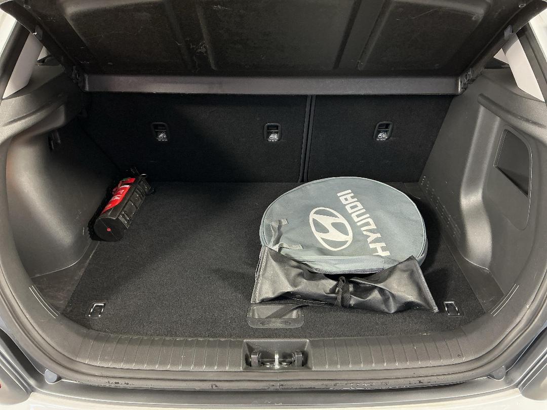 Photo '14' of Hyundai Kona Photo '14' of Hyundai Kona