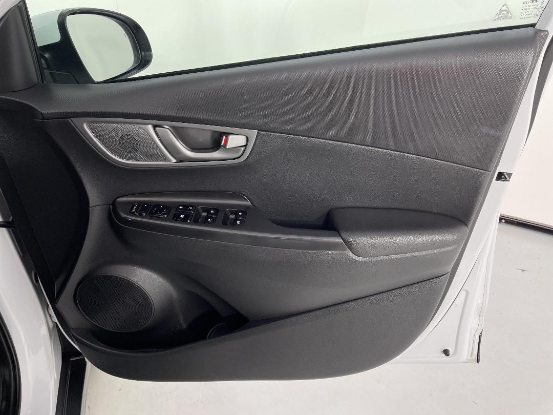 Photo '15' of Hyundai Kona Photo '15' of Hyundai Kona