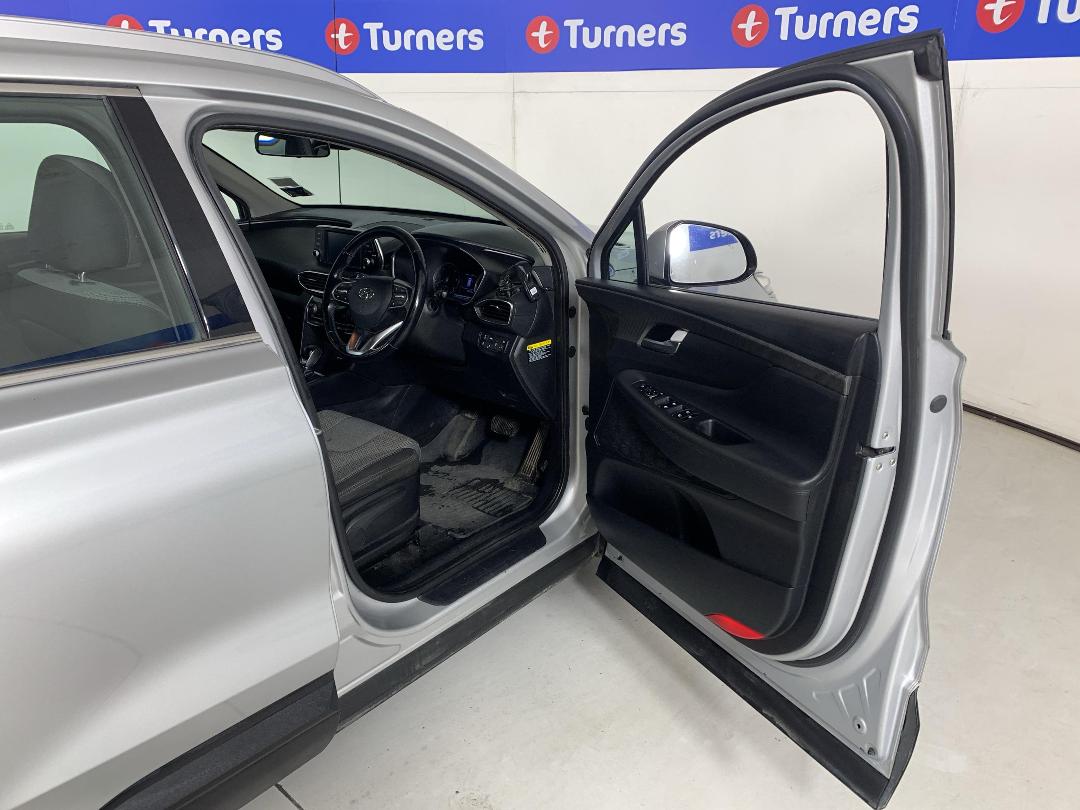 Photo '15' of Hyundai Santa FE Photo '15' of Hyundai Santa FE